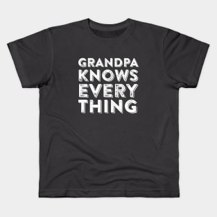 Grandpa knows everything Kids T-Shirt